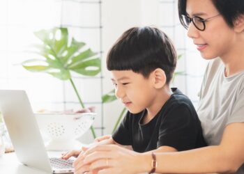 parents to monitor social media